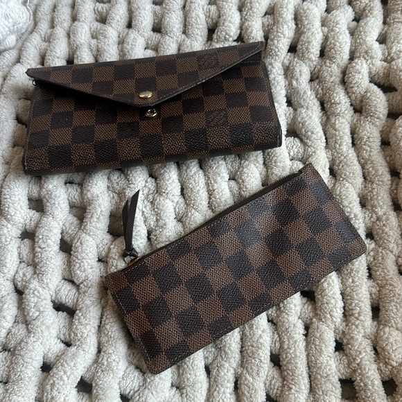 Guaranteed Authentic Louis Vuitton Damier Ebene Coated Canvas Josephine Wallet - Picture 4 of 11